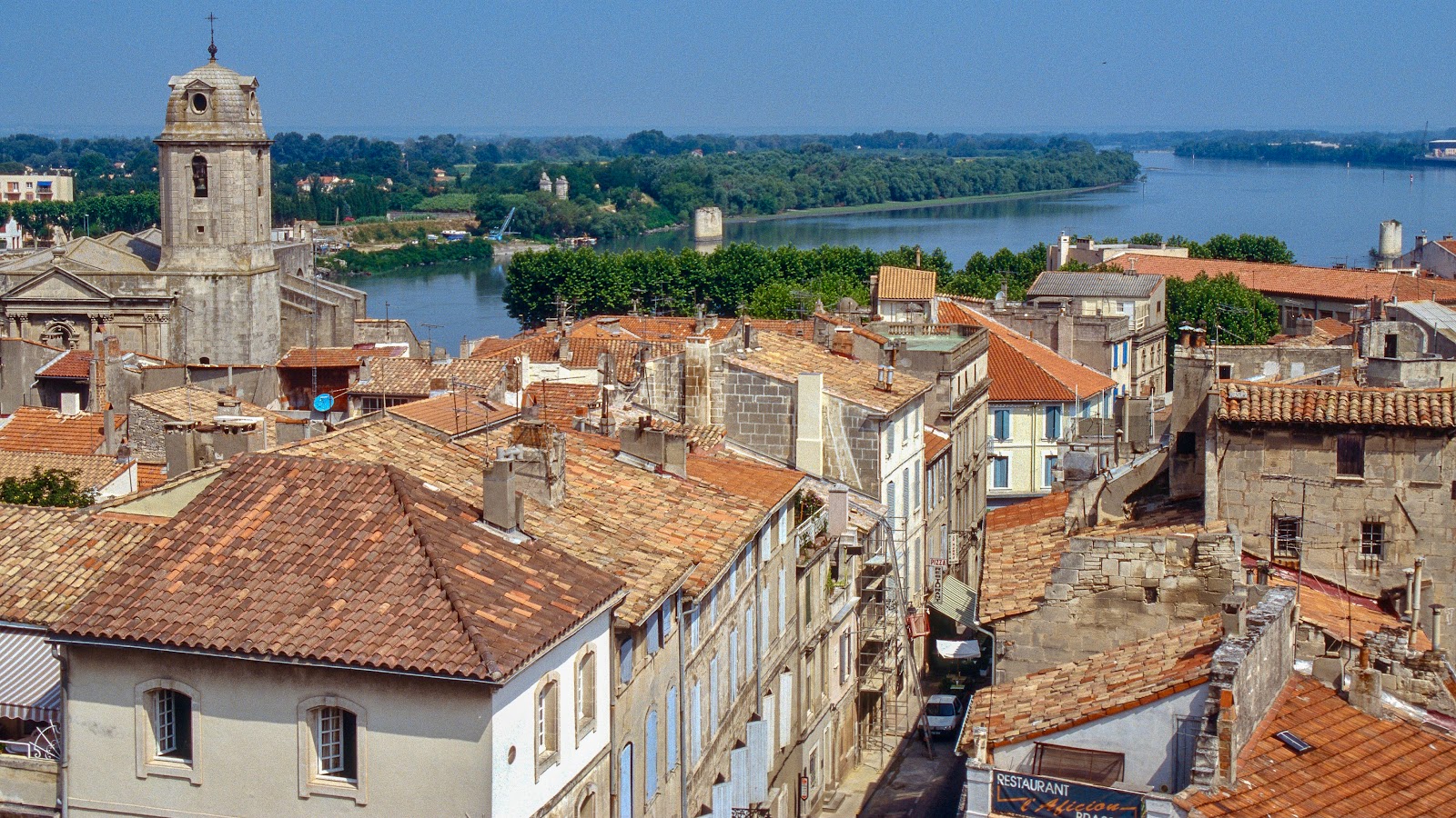 Arles city